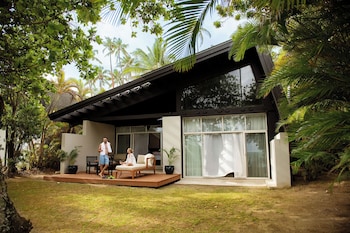 Room (Reef Bure)
