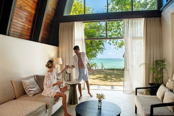 Room (Reef Bure)