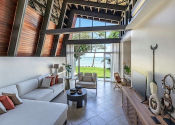 Room (Reef Bure)