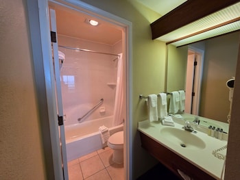 Standard Room, 2 Queen Beds, Ocean View
