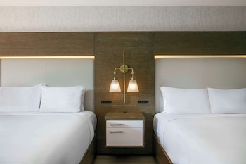 Deluxe Room, 2 Queen Beds