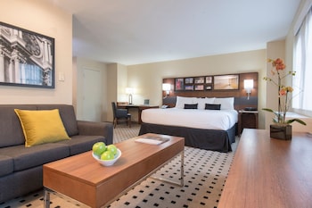 Grand Room, 1 King Bed, City View (Larger Room)