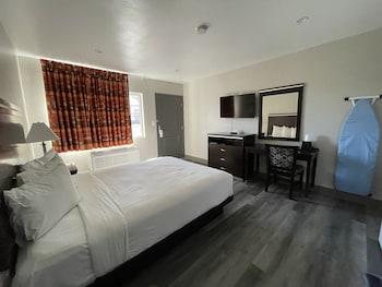 Standard Room, 1 Queen Bed, Accessible