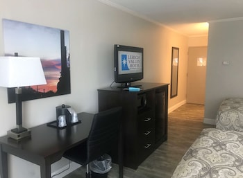 Standard Room, 2 Double Beds, Refrigerator & Microwave, Pool View
