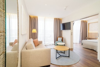 Suite, Pool View (2 adults and 1 child)