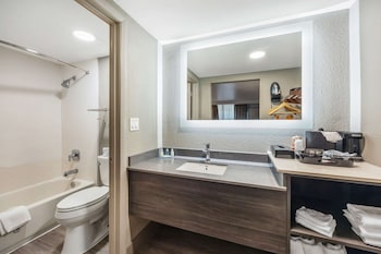 Room, 1 King Bed, Non Smoking (Exterior Corridor)