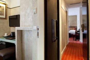 Family Room, 2 Bedrooms, 2 Bathrooms