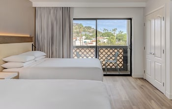 Suite, 1 Bedroom, Accessible (2 Queen, Hearing Accessible)