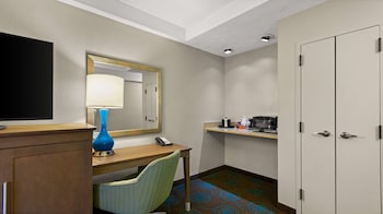 Suite, 1 King Bed, Non Smoking