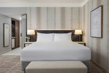Grand Suite, 1 King Bed, Accessible (Mobility/Hearing, ADA Tub)