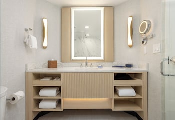 Superior Room, 1 King Bed