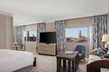 Grand Suite, 1 King Bed, Accessible (Mobility/Hearing, ADA Tub)