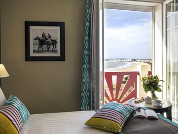 Privilege, Room, Sea View