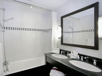 Classic Twin Room, 1 Queen Bed, Partial Sea View