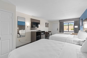 Room, 2 Queen Beds, Mobility Accessible, Non Smoking (Bathtub w/ Grab Bars)