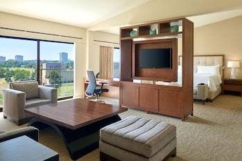 Royal Suite, 1 Bedroom (SW-M)