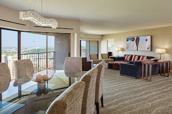 Club Suite, 1 Double Bed, City View (View)