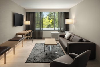 Suite, 1 Bedroom, Balcony