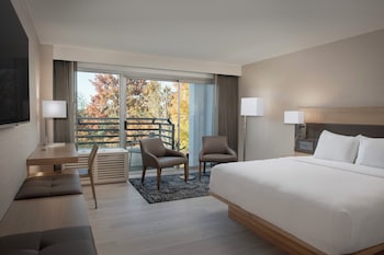 Studio, 1 King Bed, Balcony