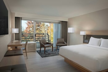 Room, 1 King Bed, Balcony