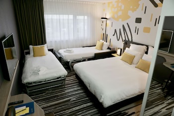 Executive Room, 1 Queen Bed with Sofa bed