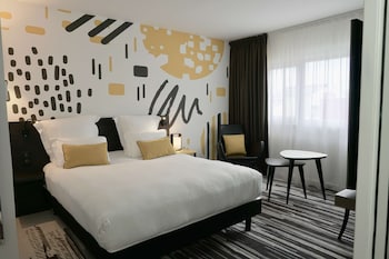 Suite, 1 Queen Bed with Sofa bed