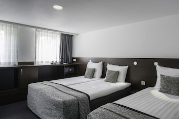 Basement Triple Room