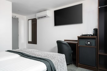 Basement Double Room - no window