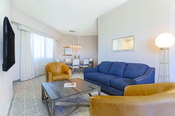 Suite, 1 King Bed (Governor Suite)