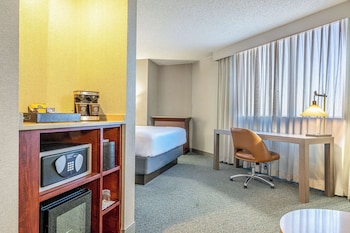 Room, 1 King Bed, Corner