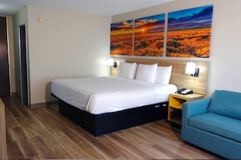 Suite, 1 King Bed, Non Smoking