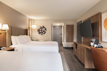 Standard Room, 2 Queen Beds, Balcony