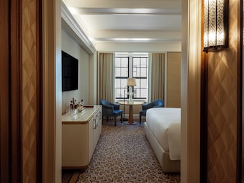 Deluxe Room (King)