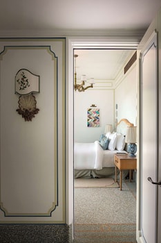 Suite (Prestige)