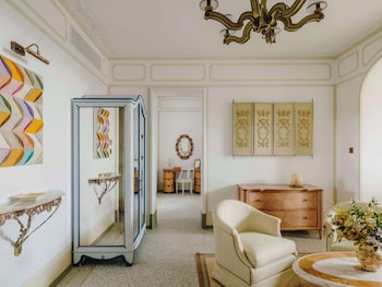 Suite (Riviera)