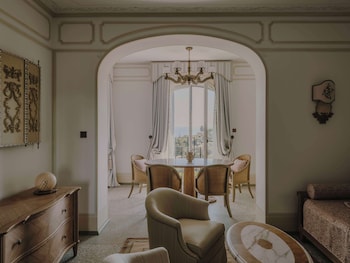 Suite (Riviera)