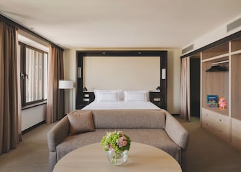The Level Grand Premium Family