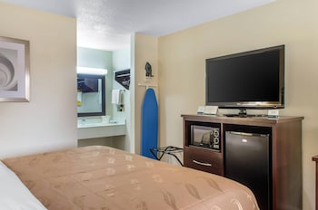 Room, 1 King Bed, Accessible, Smoking
