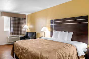Room, 1 King Bed, Accessible, Smoking