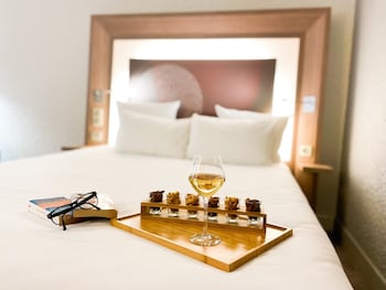 Executive Room, 1 Queen Bed with Sofa bed