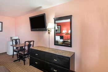 Standard Room, 2 Queen Beds, Non Smoking