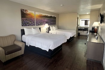 Deluxe Room, 2 Queen Beds, Accessible, Non Smoking, Refrigerator & Microwave