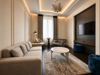 Executive Suite with King Bed