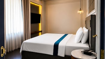 Executive Suite with King Bed
