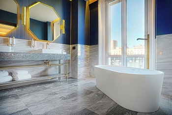 Executive Suite with King Bed