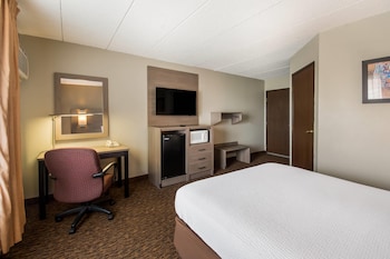 Senior Room, 1 Queen Bed, Accessible, Non Smoking