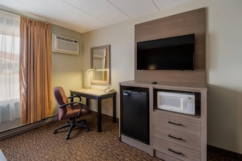 Senior Room, 1 Queen Bed, Accessible, Non Smoking