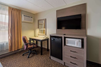 Senior Room, 1 Queen Bed, Accessible, Non Smoking