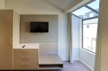 Two Bedroom Apartment with Courtyard