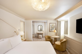 Executive Room, 1 King Bed (Refurbished)